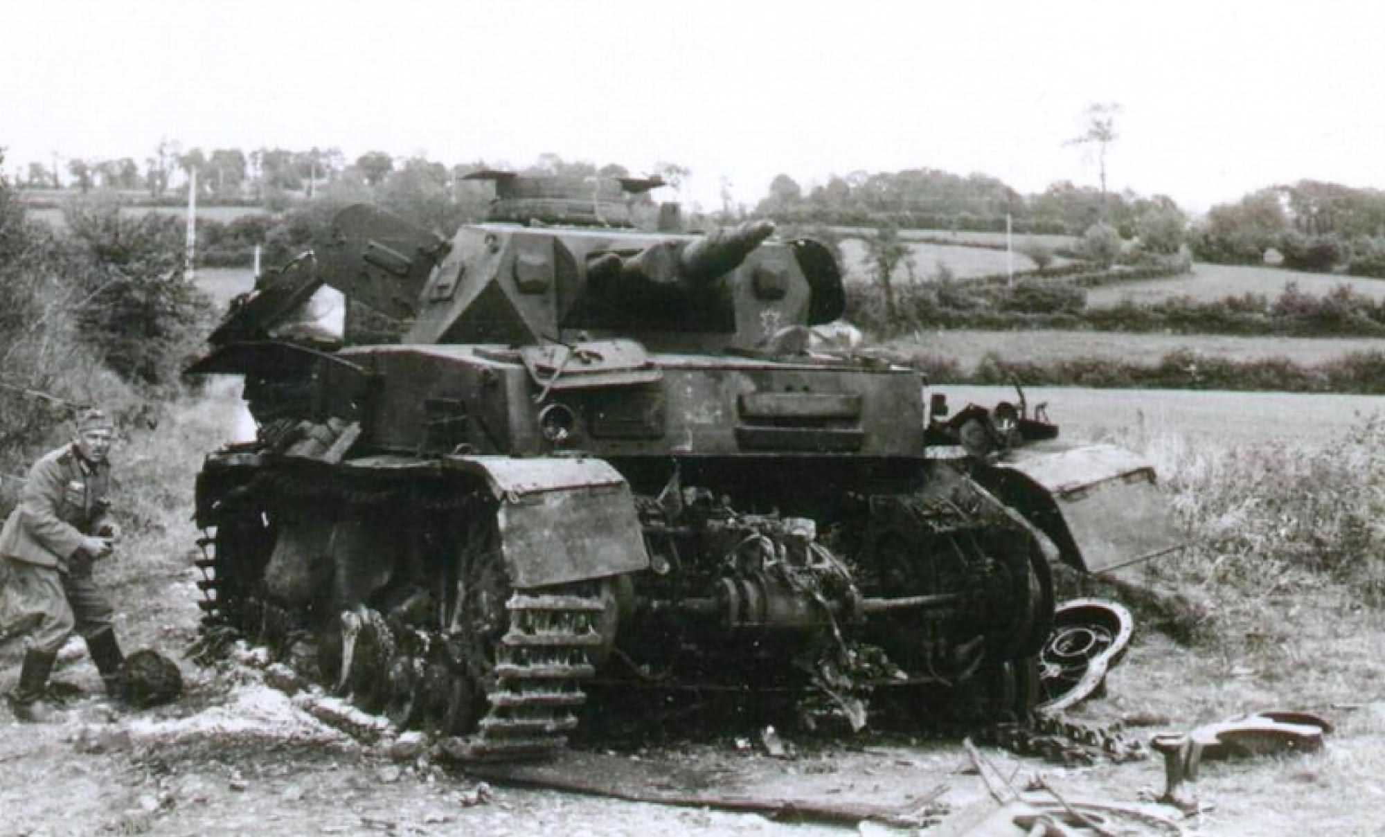 knocked-out-panzer-iv-ausf-b-of-the-1-panzer-division-world-war-photos