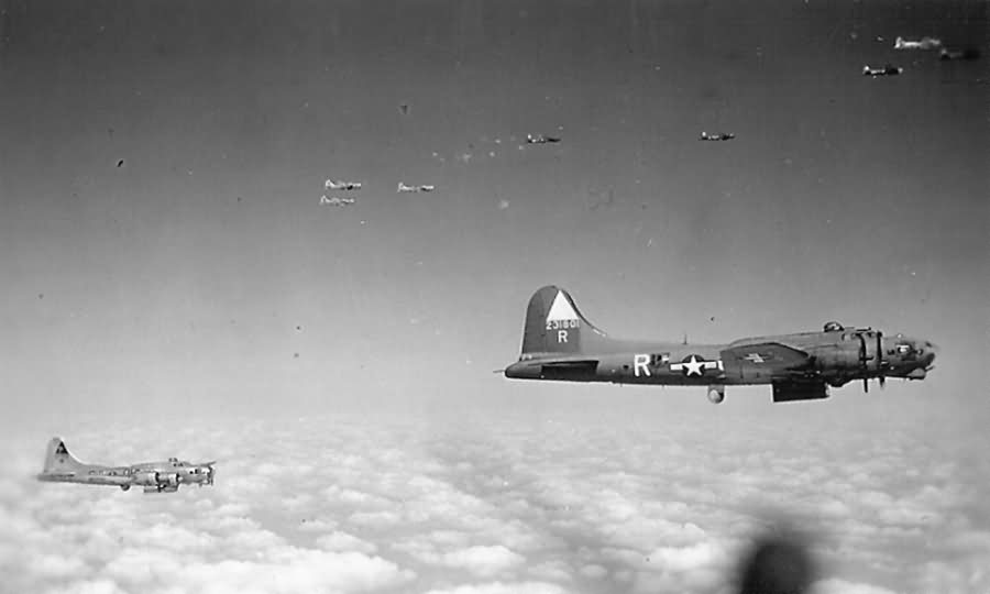 Aerial View B-17 Flying Fortress Bomber 42-31801 | World War Photos