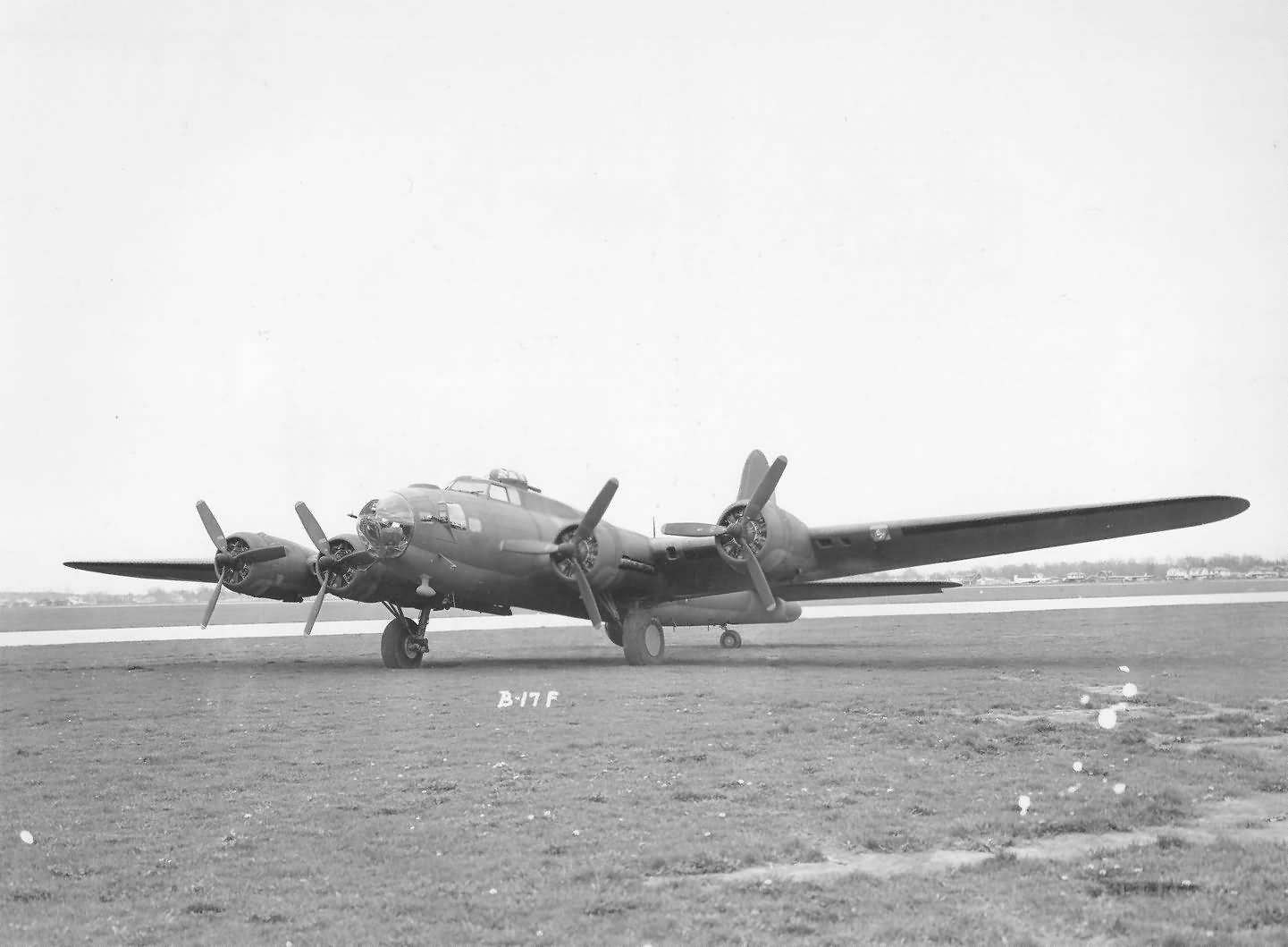 Boeing B-17F Flying Fortress On The Ground | World War Photos