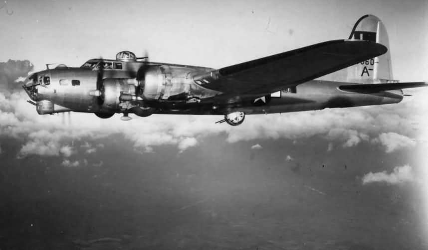 B-17 Flying Fortress In Flight 452nd Bomb Group 729th Bomb Squadron ...