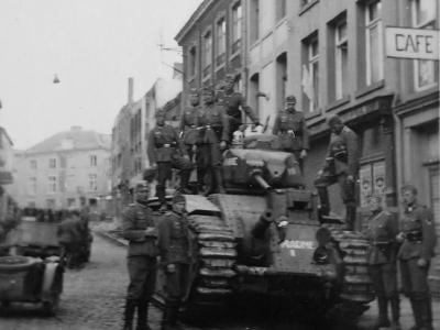 B1 bis tank number 332 of the 37th BCC named Marne front view, Beaumont rue Madame, Belgium 1940