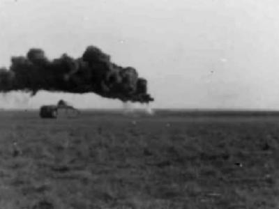 Flammpanzer Panzerkampfwagen B2 740(f) in action