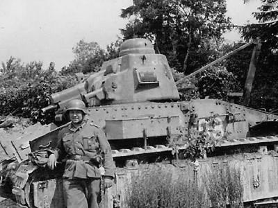 Wehrmacht soldier with Char D1