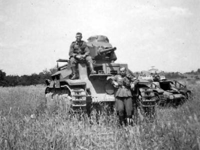 Renault R-35 and D2 2