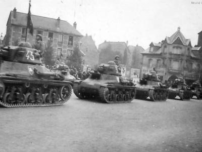 H-35 during parade in Rheims 1939 2