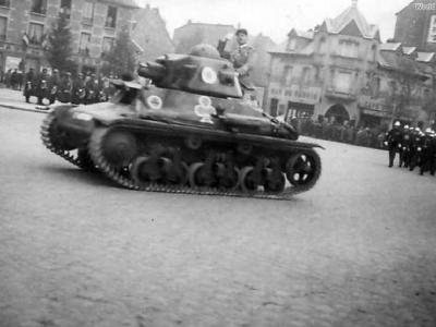 H-35 tanks during parade in Rheims 1939