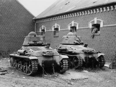 H35 tanks rear view 2