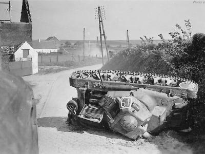 Overturned tank H-35 code 19 40145