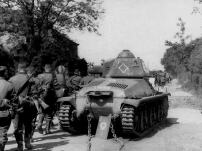 Abandoned H-35 near Sedan 1940