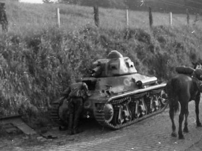 Hotchkiss H-35 number 8