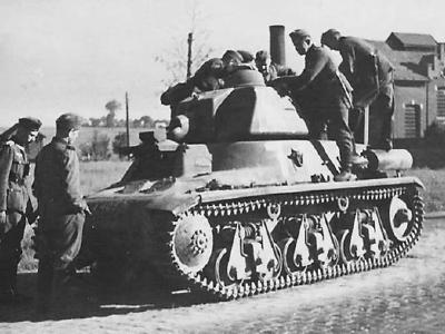 Hotchkiss H-39 after capture by German forces in France, Summer 1940