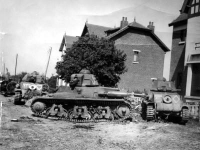 H39 tanks in Avesnes-sur-Helpe 1940