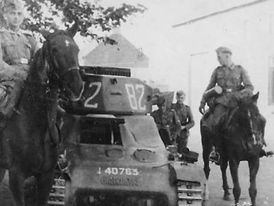 Hotchkiss H39 tank number 82