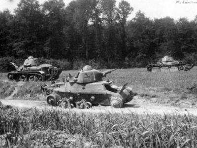 R40 and H-39 tanks