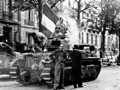 R40 in Paris August 1944
