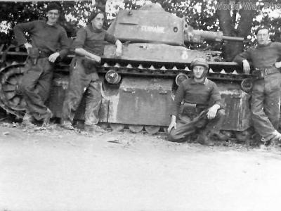 Char léger R40 and French crew 1940