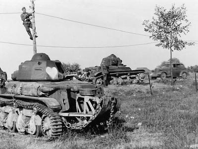 Renault R-35 equipped with trench crossing tail