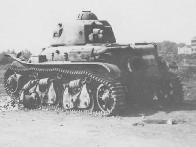 Renault R-35 abandoned at the side of the road somewhere in France after the german attack in May 1940