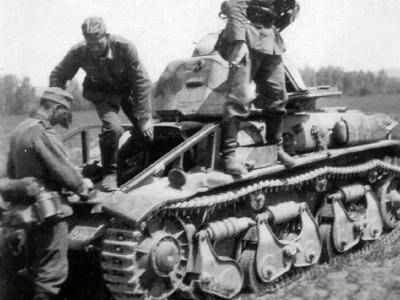 German soldiers atop Renault R-35
