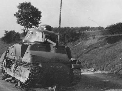 Abandoned Somua S35 tank M10754