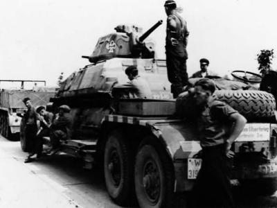 Somua S-35 on trailer