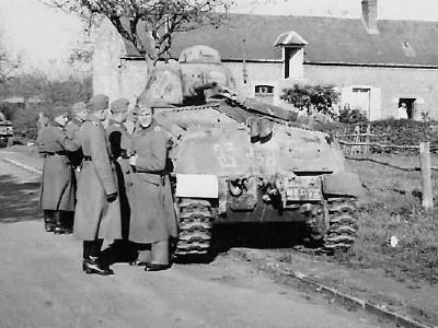 German troops pose next to a captured and damaged Somua S35 1940