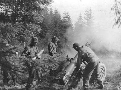 1st US Army 105mm Howitzer Crew in Action Wenau Forest Germany 1944