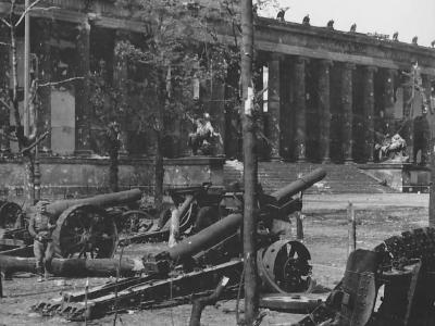 Berlin guns and Museum 1945
