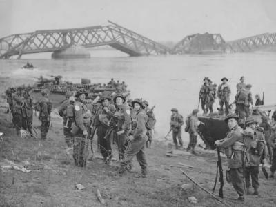 Commandos and Cheshire Regiment Cross The Rhine In LVT Buffaloes 1945