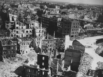 Ruins of Nürnberg – Gugelstrasse Steinbuhl Galgenhof 1945