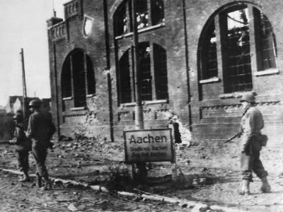 Troops of US 504th Parachute Infantry Regiment move thru Aachen Germany 1944