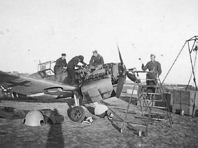 Bf109 F during maintenance