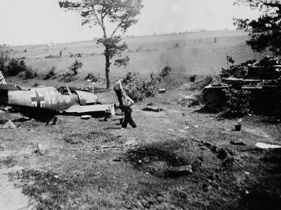 Messerschmitt Bf 109 near Panzer IV
