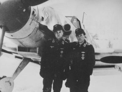 Pilots posing with Bf 109G of JG 5