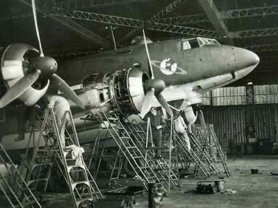Focke Wulf Fw200 C-3 of KG40, engine check