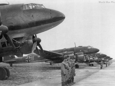 Crews with Fw 200 of the I./KG 40
