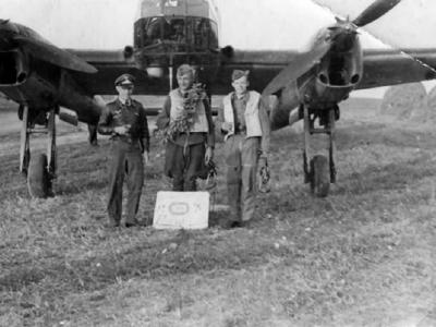 Focke Wulf Fw189 with crew