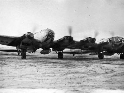 Dual-fuselage He 111 Z-1, TM+, He111 Z-1 equipped with two 900 L drop tanks. 1943