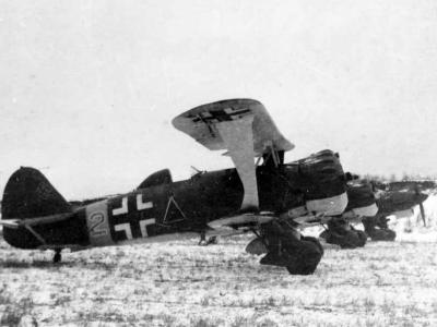 Sturzkampfflugzeug Hs 123 „2” with drop tank