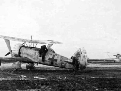 Hs 123 dive-bomber with winter camo