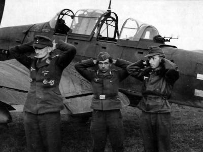 Captured German personnel with Ju 87D 1945