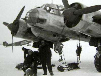 Luftwaffe mechanics prepare a Ju 88 for an operational sortie, Russia