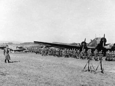 Ju52 and german soldiers