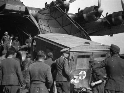Messerschmitt Me 323 loading up