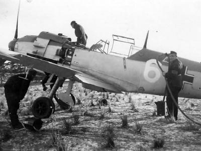 Luftwaffe mechanics at work on a Bf109E white 6 7.JG 26 in Essen Muhlheim1940