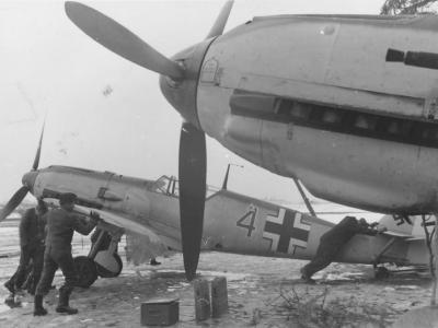 Messerschmitt Bf109E red 4 1940 2
