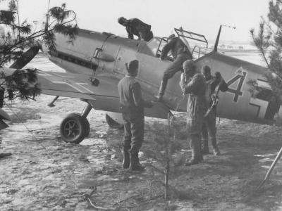 Messerschmitt Bf109E red 4 1940