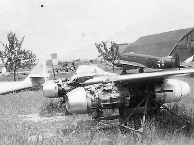 wings of the Me 262 and Si204