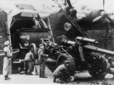 Me323 ground crew loads 15cm sFH18