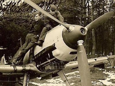 Me109 of the JG26 during maintenance